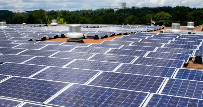 穴を開けずに陸屋根に太陽光発電を設置するにはどうすればよいですか?