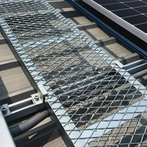 太陽光発電の屋上歩道